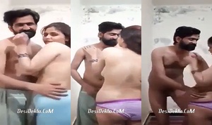 Sexy Ladki ki badi badi chuciyan latakte huye chudai k maje liye